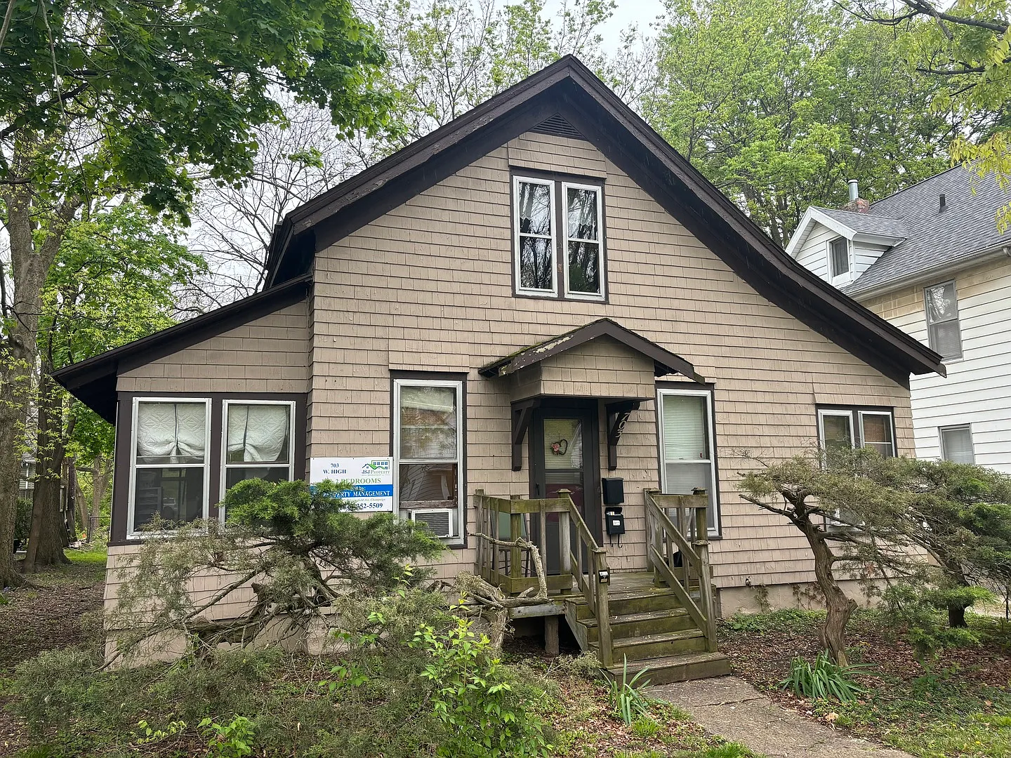 703 W High St photo 1