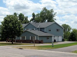 1640 Helena Ave N, Oakdale, MN 55128