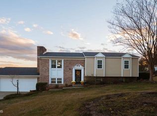 113 Lake Hills Dr, Oak Ridge, TN 37830