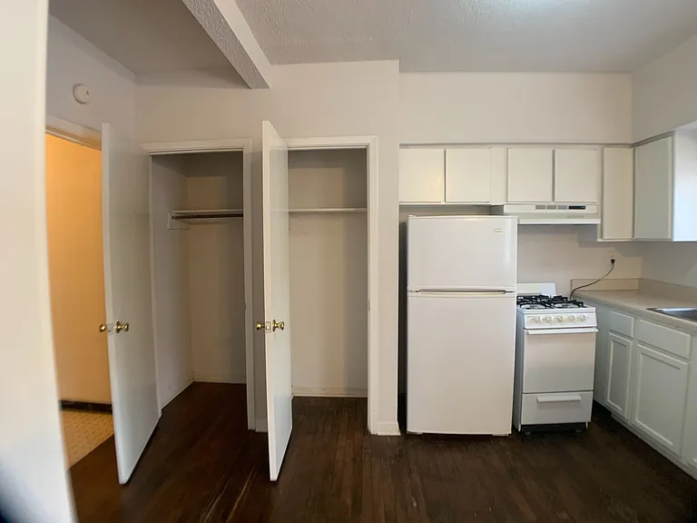 502/504 Elmwood Studios — Photo 14