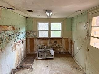 5th image of 219 Watermelon Rd