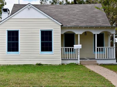 702 N Dallas St, Ennis, TX, 75119