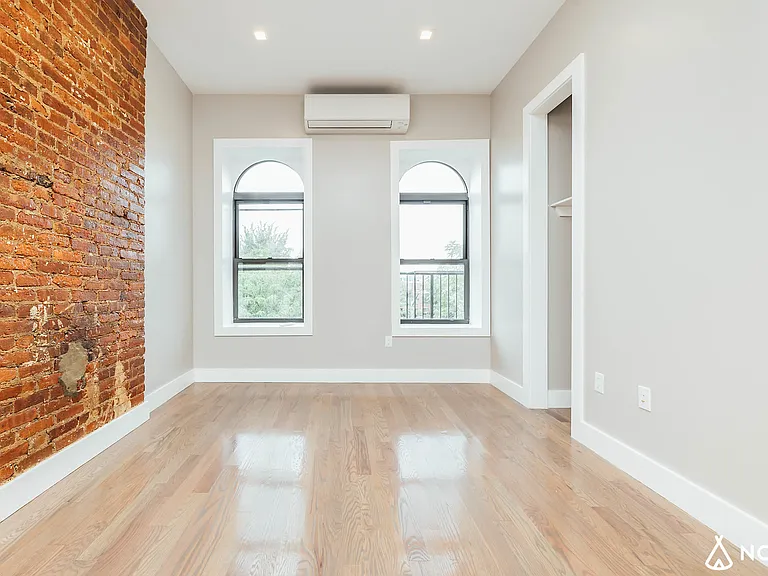 195 Menahan St #3C — Photo 10