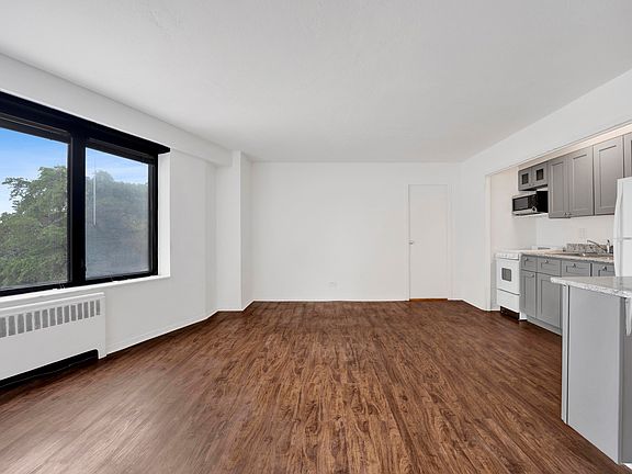 4th image of 3100 N Lake Shore Dr APT 413