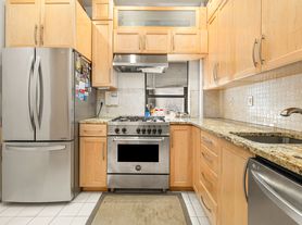 170 E 94th St