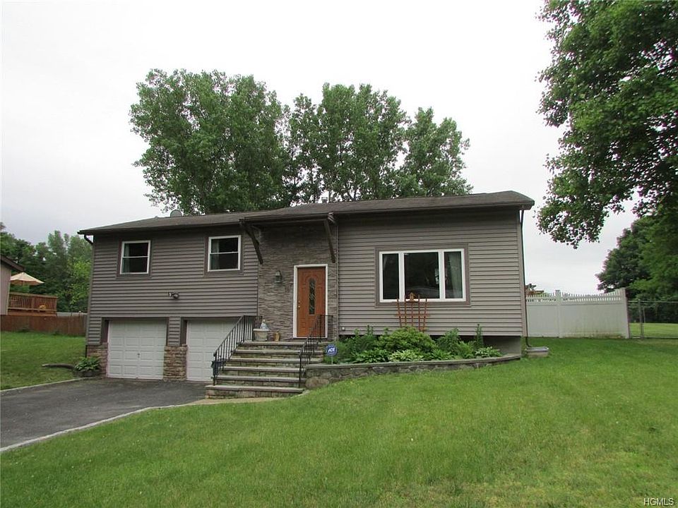 1st image of 18 Creamery Dr