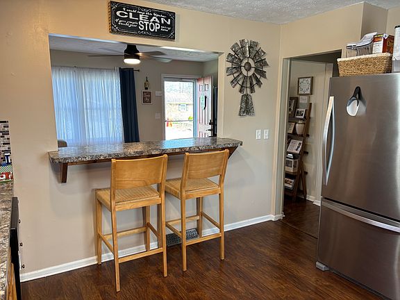 5th image of 105 Brookfield Dr