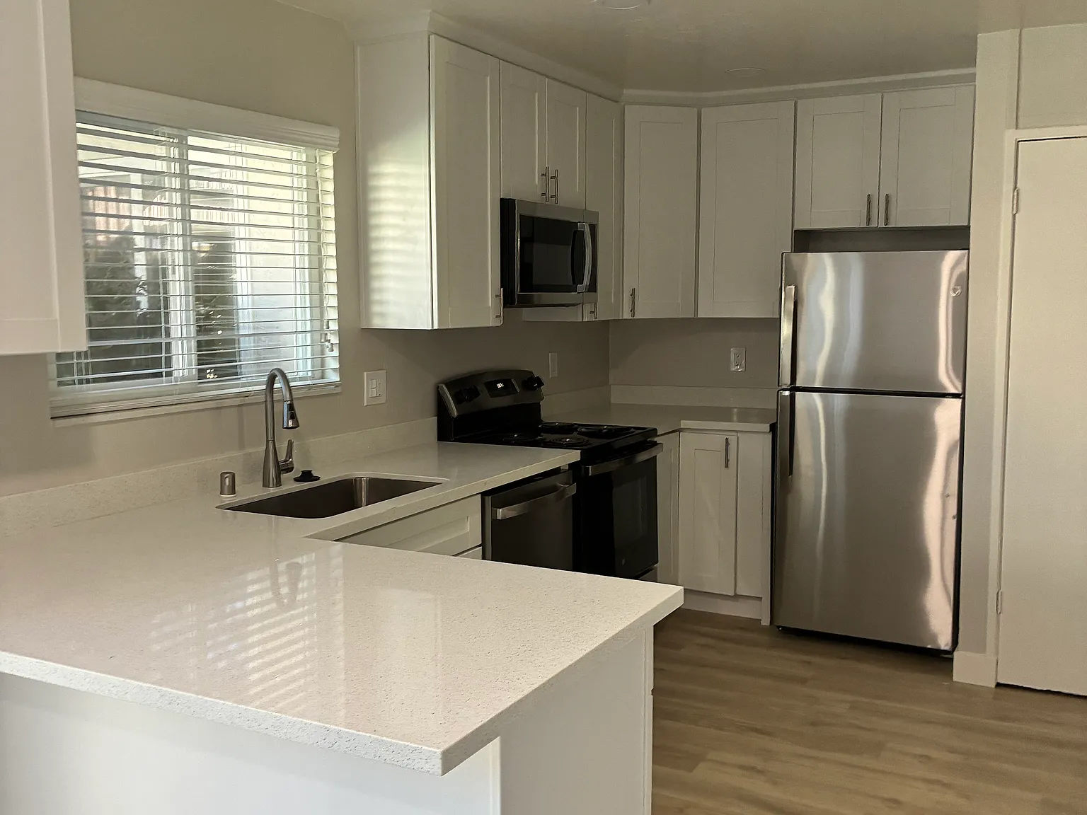 2322 Homestead Rd — Photo 3