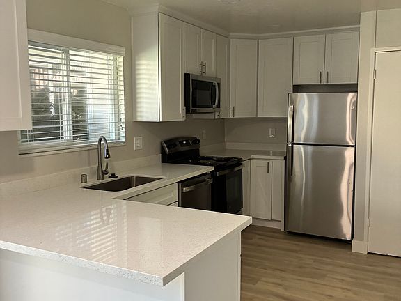 3rd image of 2322 Homestead Rd APT 1