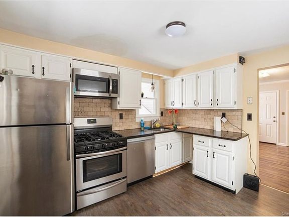 4th image of 82 Sunnyside Ave Floor 2