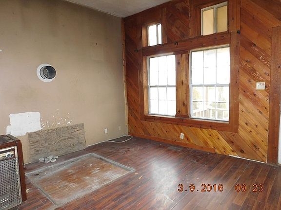 5th image of 809 W Association St