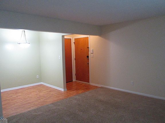 5th image of 1637 S Riverside Ave