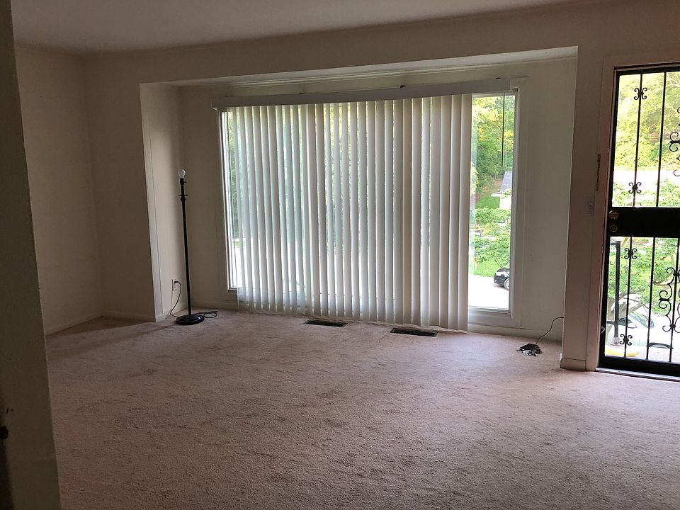 2nd image of 1007 Fountain St