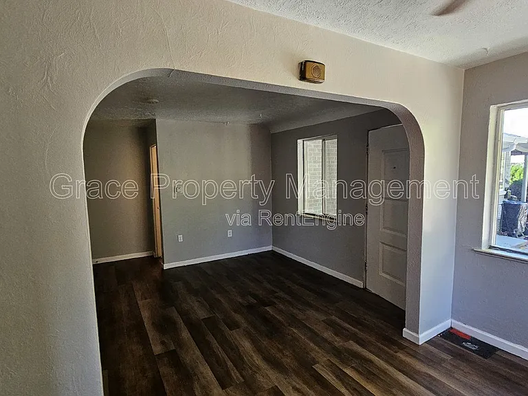 1950 N Oswego St — Photo 4