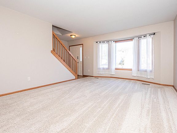 3rd image of 431 Woodland Dr W