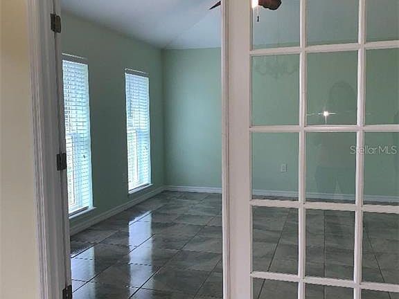 3rd image of 944 Prescott Blvd