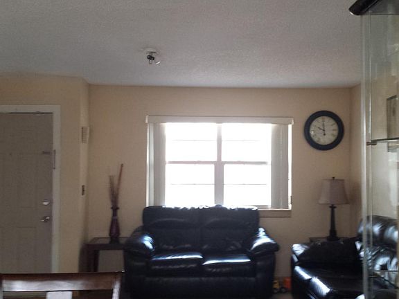 3rd image of 915 1st Ave