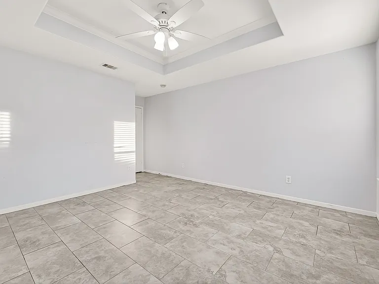 2731 Roaring Oaks Ln — Photo 32