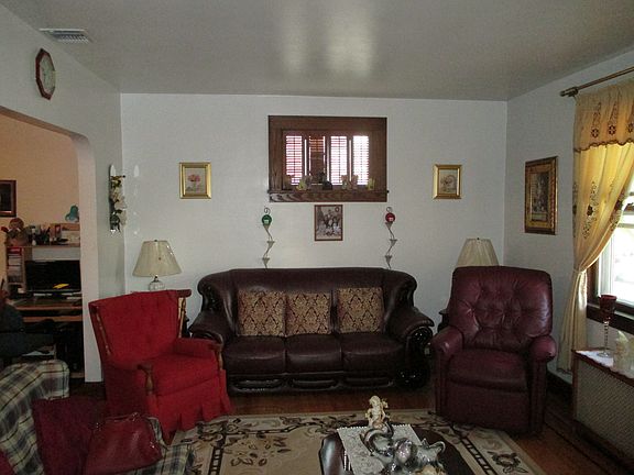 4th image of 454-456 Buffalo Ave