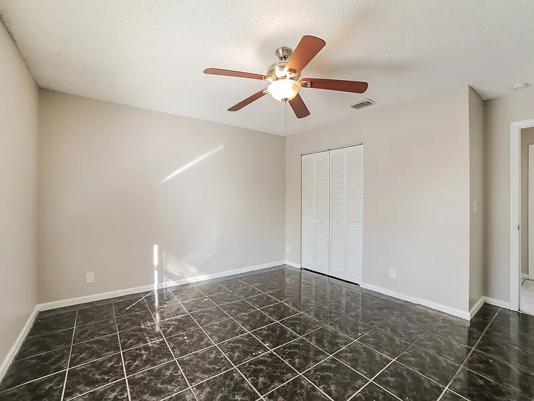 5901 Lincoln Cir W — Photo 10