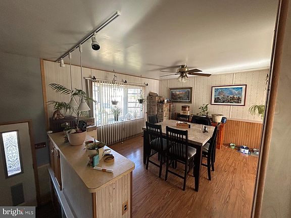 3rd image of 125 Colonial Rd