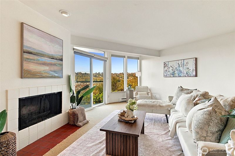 4th image of 2030 13th Avenue W #101