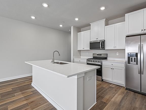 5th image of 142 Scotland Ln