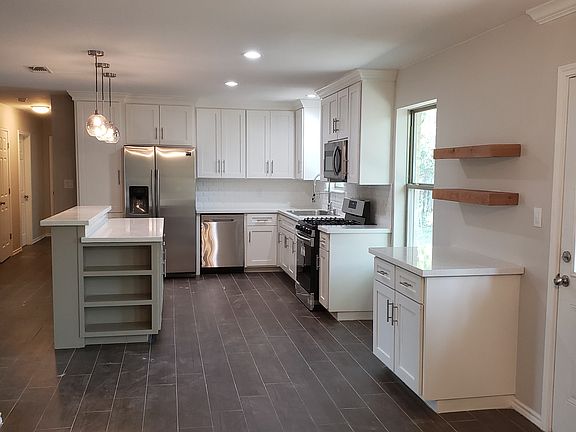 Custom cabinets w/quartz 