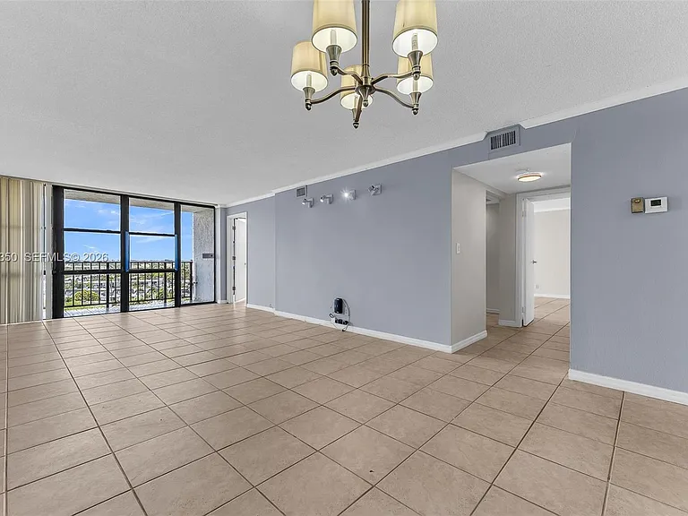 800 Parkview Dr #1007 — Photo 14