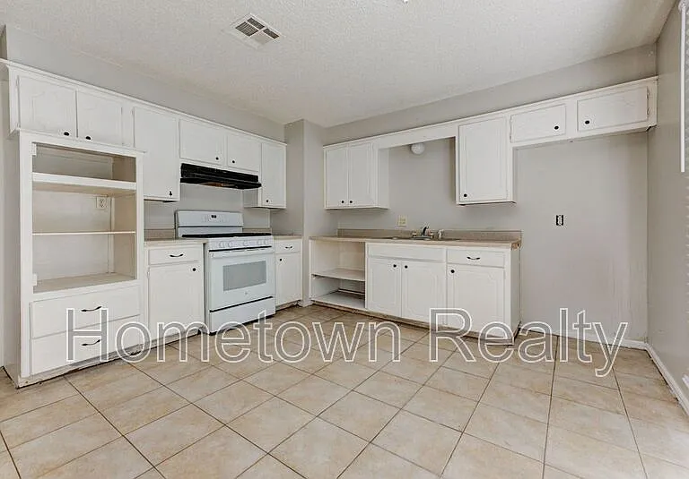 208 W Shadywood Dr — Photo 9