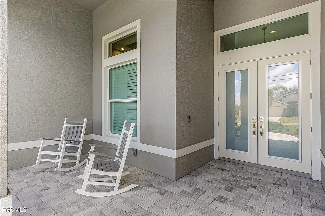 3 bed, 3.0 bath, 2140 sqft, $8,000 — Photo 2