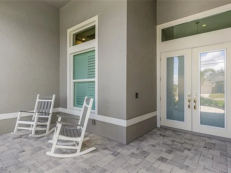 1704 SW 17th Ave — Photo 2
