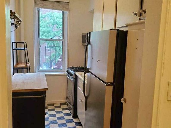 3rd image of 350 E 30th St APT 2E