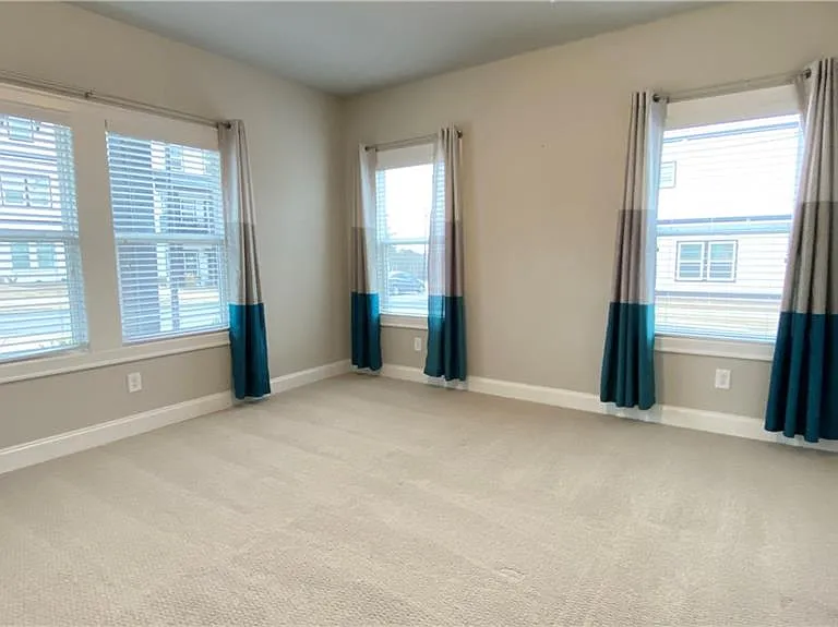 1040 Knoxboro Ln — Photo 4