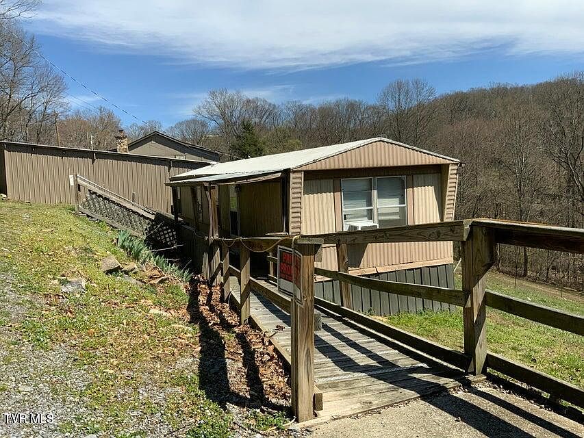 1st image of 229-235 Henard Rd