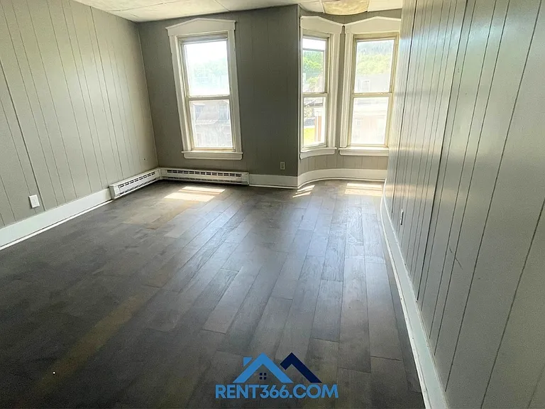 929 Center St #3 — Photo 4