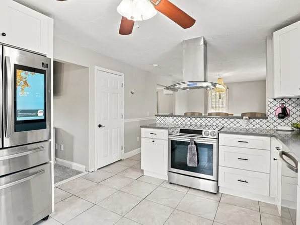 6 Westview Dr, Sutton, MA 01590