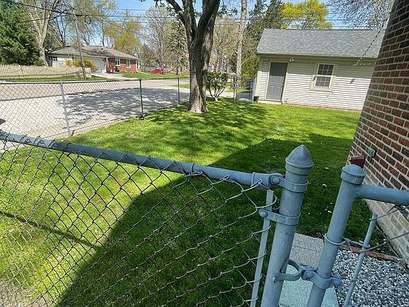 3rd image of 16994 Kirkshire Ave