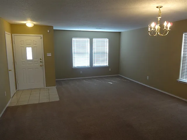 1409 Ashview Cir — Photo 7