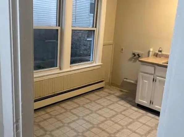 14 Catharine St #1, Worcester, MA 01605