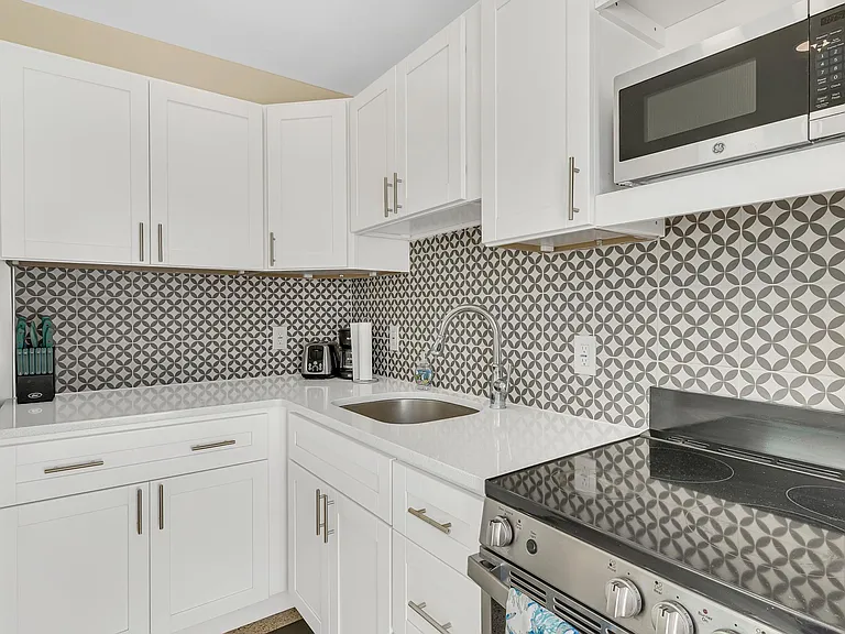 11325 1st St E #B — Photo 27