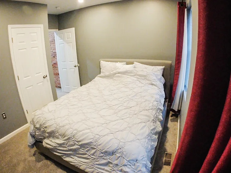 819 N Montford Ave — Photo 10