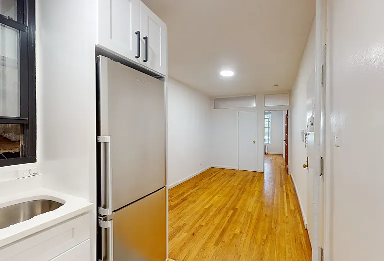 226 E 81st St #1D — Photo 4