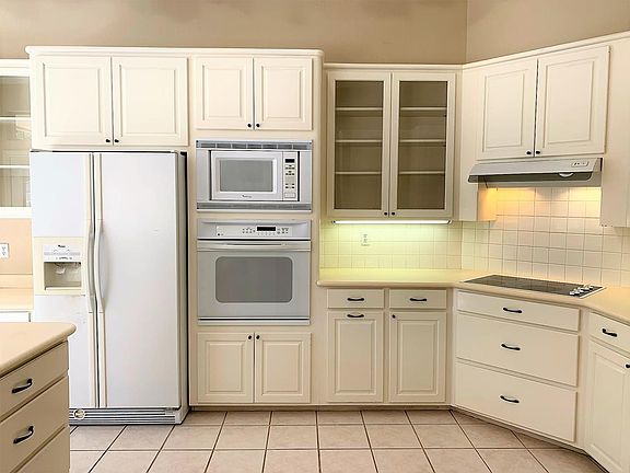 5th image of 1407 NE Independence Ave