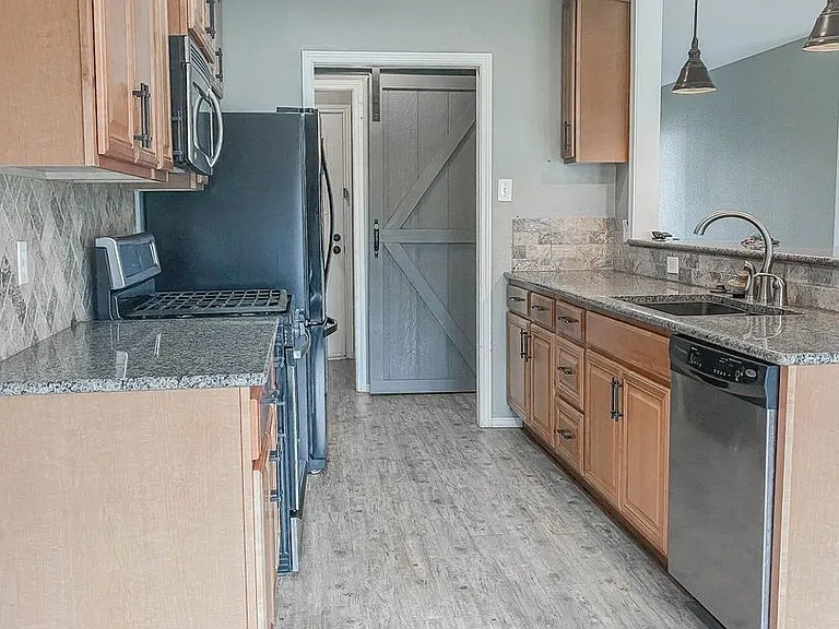 2609 74th Pl — Photo 7