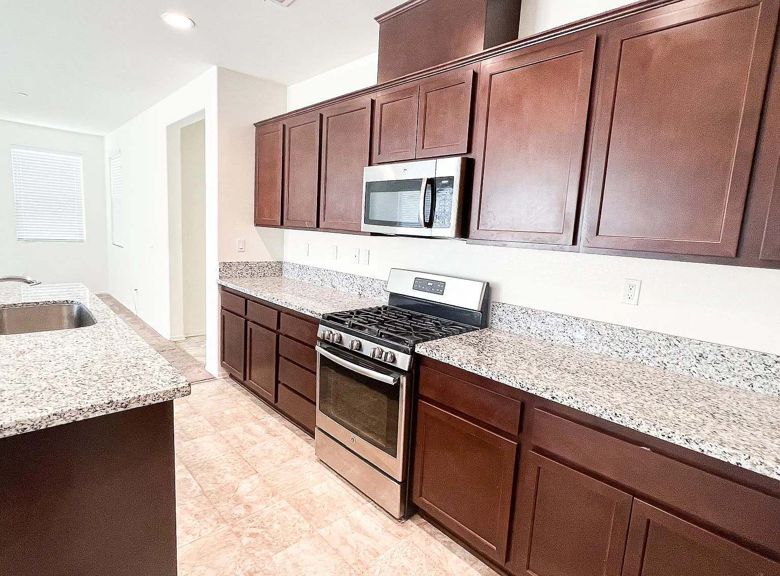 3 bed, 1662 sqft, $2,995 — Photo 4