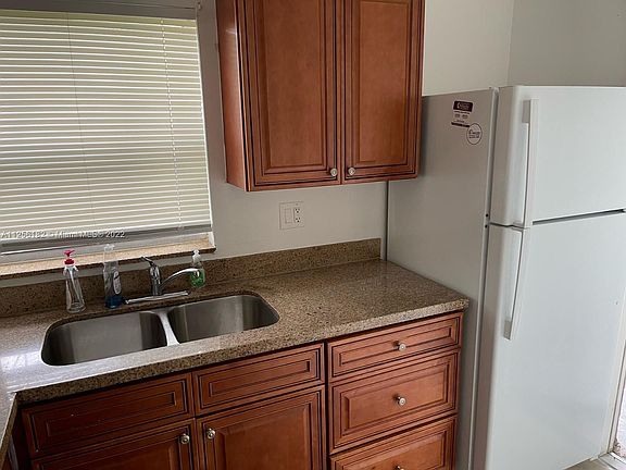 4th image of 1001 SW 80th Ave APT B