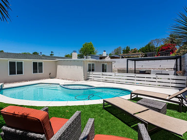 2021 Cardinal Dr — Photo 33