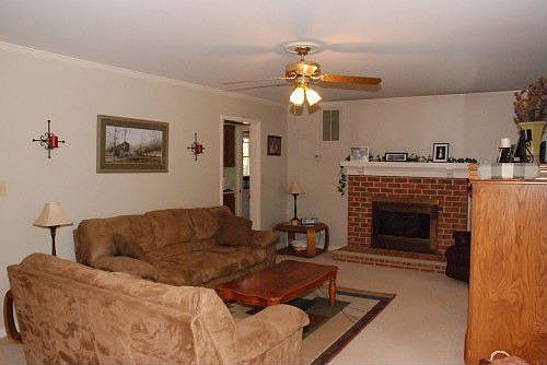 4th image of 3809 Pineway Dr