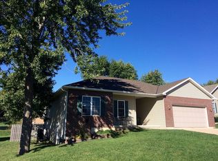 704 Meadow Lark Dr, Quincy, IL 62305